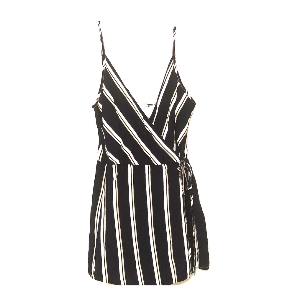 NWT super cute romper w wrap skirt in front